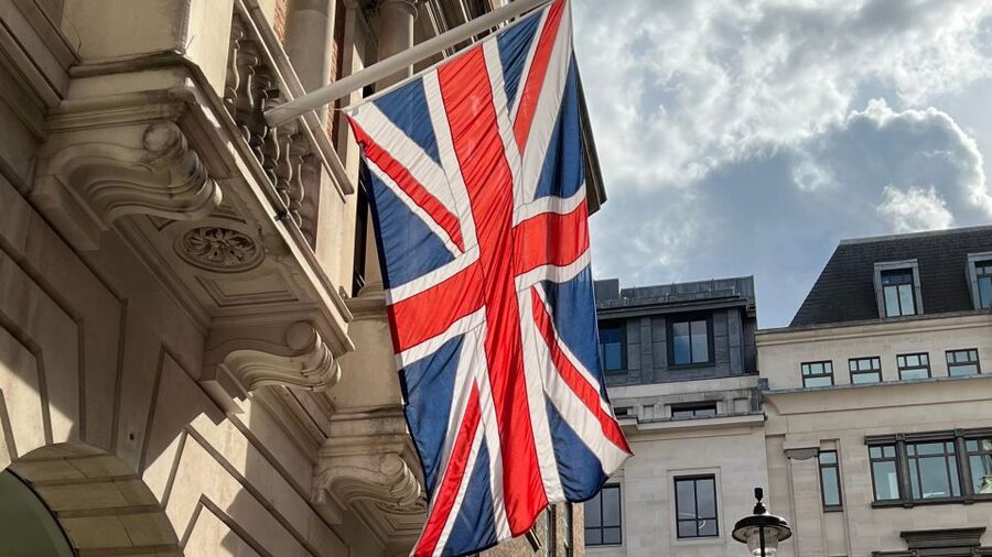 London: Royal Historic Pubs Walking Tour - Beer tastings and drink choices: how to keep it fun and cost-smart
