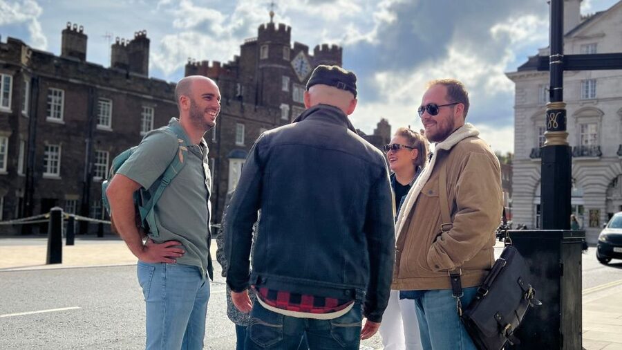 London: Royal Historic Pubs Walking Tour - Group energy and guide styles: why the afternoon feels easy