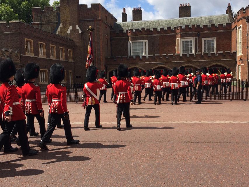 London: Royalty Walking Tour with Changing of The Guard - Green Park to Buckingham Palace: where the royal walk finds its rhythm