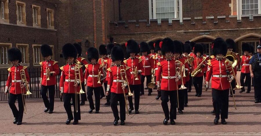 London: Royalty Walking Tour with Changing of The Guard - Trafalgar Square and Whitehall: the power belt of London