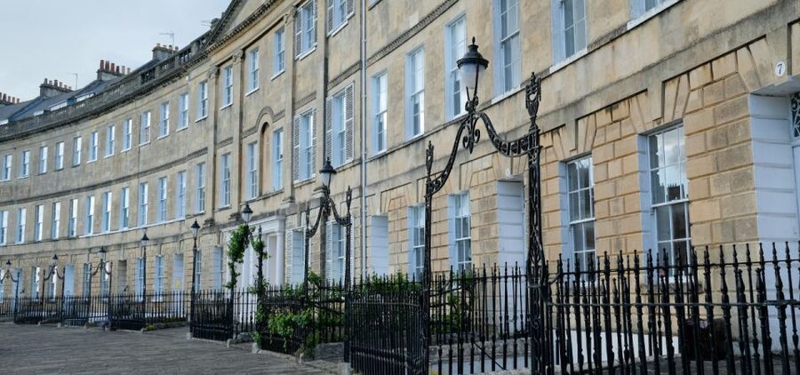 London: Self-Guided Notting Hill Walking Tour with an APP - Portobello Road: the market-energy moment in the middle