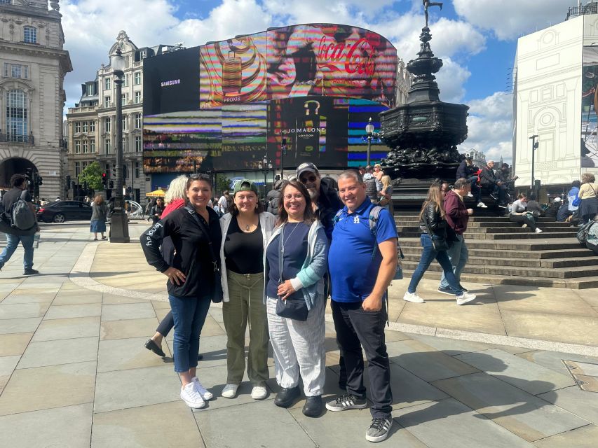 London: Sightseeing Black Cab Tour with Hotel Pickup - Buckingham Palace, Trafalgar Square, and the West End edges