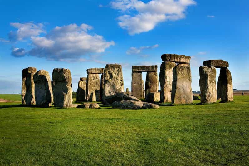 London: Stonehenge & Bath Day Trip with Optional Roman Baths - Pump Rooms afternoon tea: classic Bath, real atmosphere