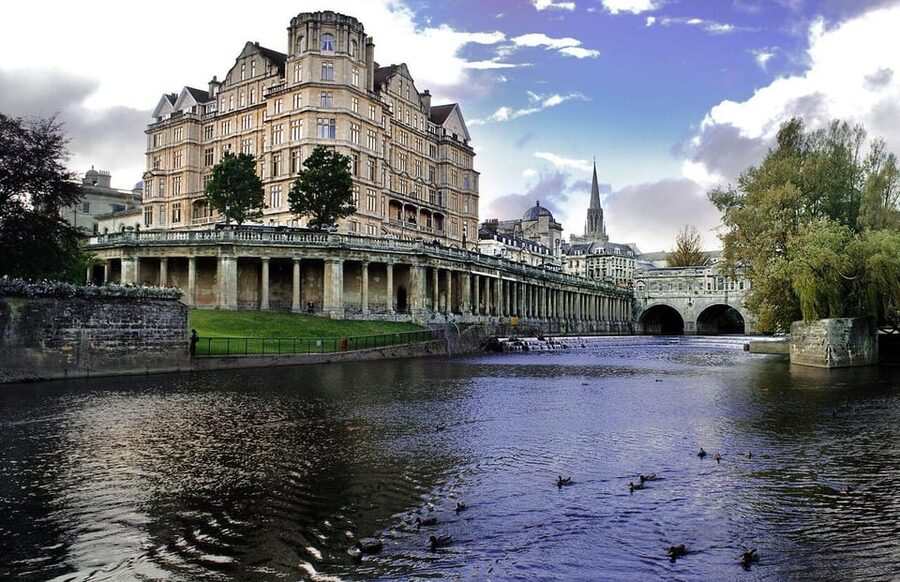 London: Stonehenge & Bath Day Trip with Optional Roman Baths - Stonehenge: what to do first so it hits harder