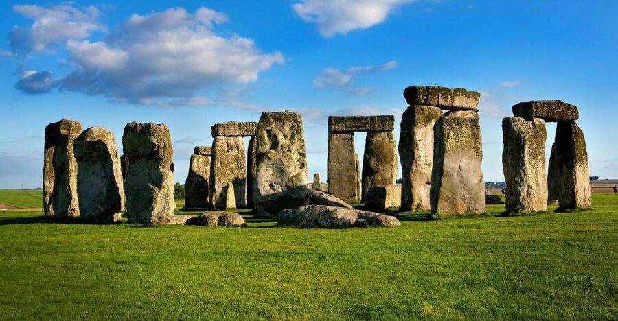 London: Stonehenge, Stratford-Upon-Avon, and Bath Day Trip - Stratford-upon-Avon: Shakespeare scenes plus a private Tudor lesson