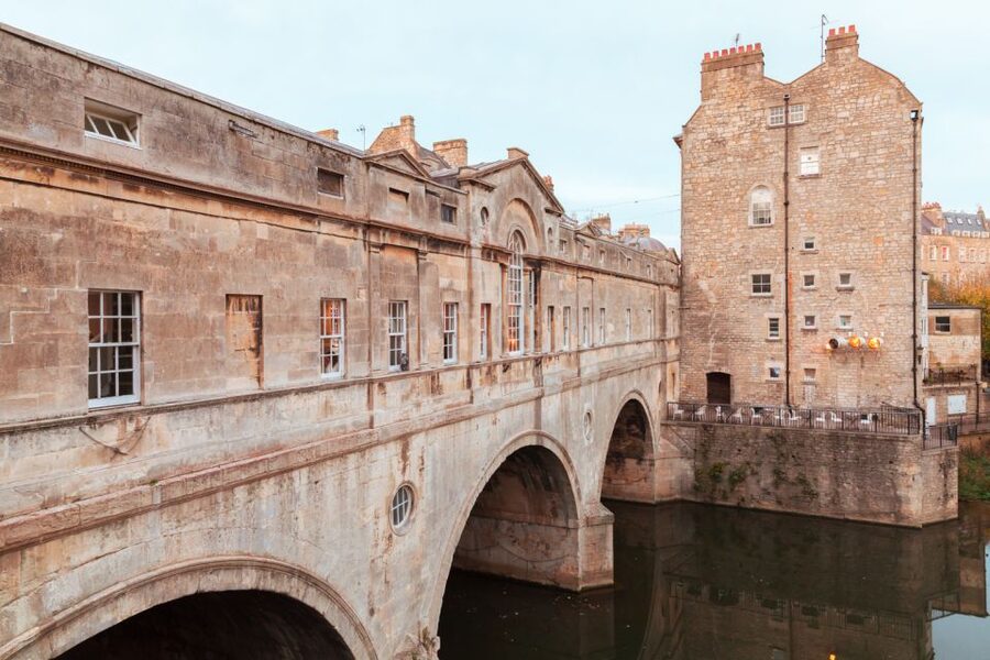 London: Stonehenge, Windsor, and Bath Day Trip by Bus - Guide and driver impact: what makes or breaks this day