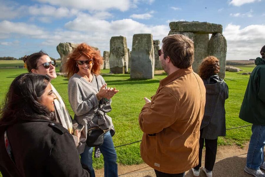 London: Stonehenge, Windsor Castle, Bath, Lacock & Pub Lunch - A long day that strings together three headline sites