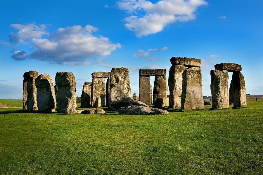 London: Stonehenge, Windsor Castle, Bath, Lacock & Pub Lunch - Lacock’s cobbled streets and the George Inn pub lunch