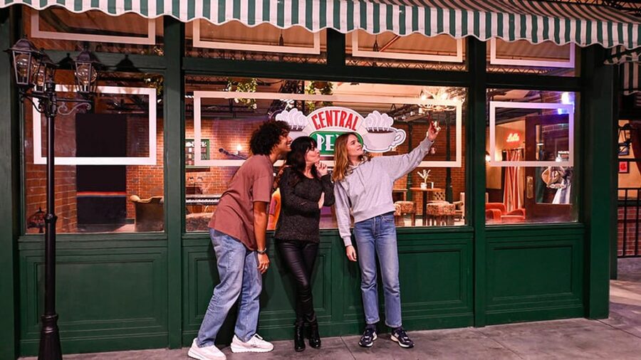 London: The FRIENDS™ Experience Entry Ticket - Entering The FRIENDS Experience in London: a short, set-focused hour