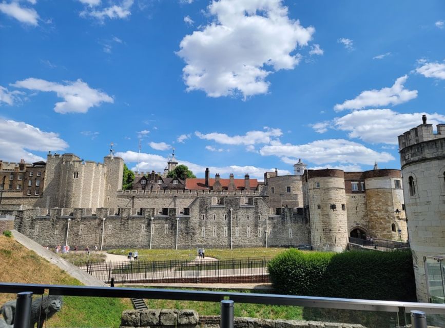 London: Tower of London Guided Tour with Boat Ride - Meeting the Guide and Getting Past the Crowds Faster