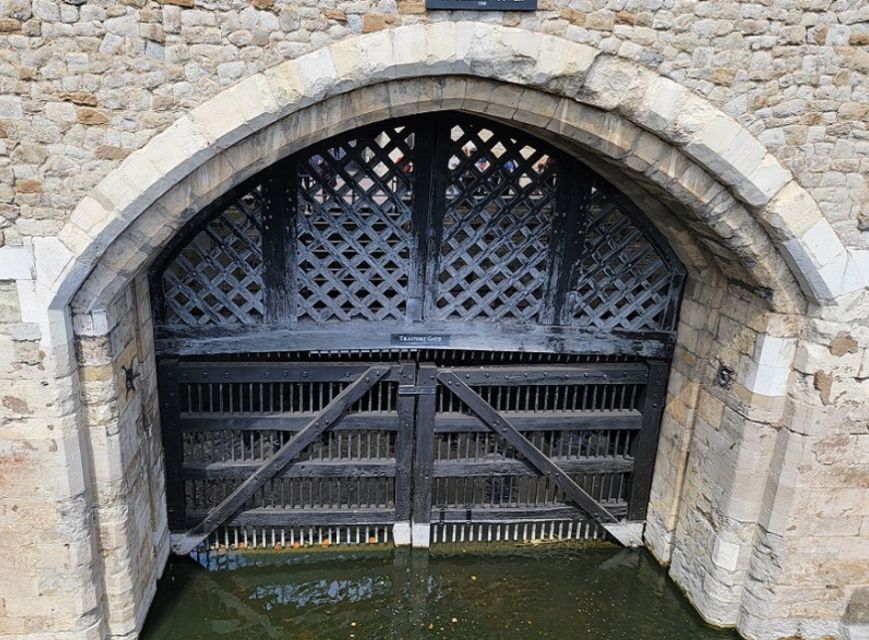 London: Tower of London Guided Tour with Boat Ride - Jewel House and Crown Jewels: How to Make This Stop Count