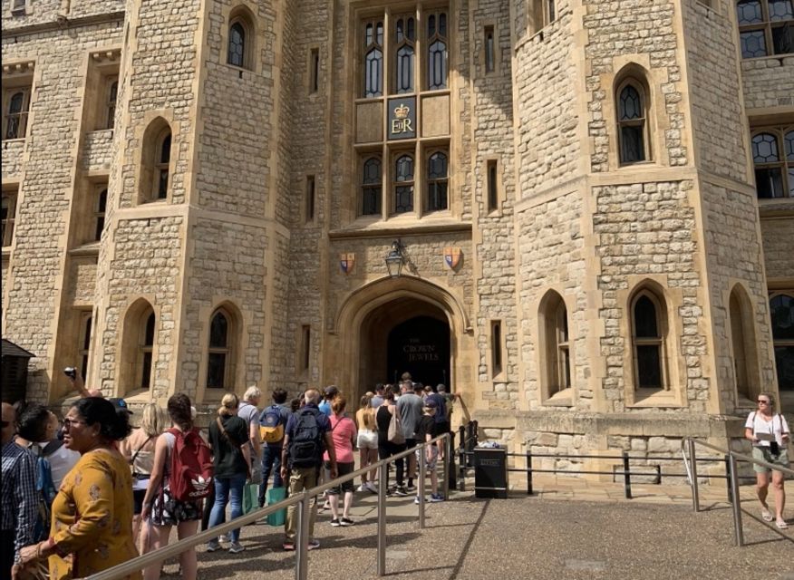 London: Tower of London Guided Tour with Boat Ride - Walking the Tower: From Outer and Inner Wards to the White Tower