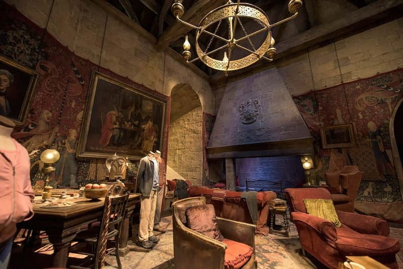 London: Warner Bros. Studio Harry Potter Tour & Branded Bus - Time management tips for queues, photos, and shop stops