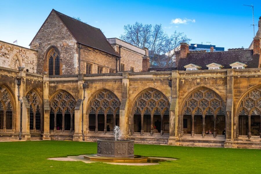 London Westminster Abbey French Tour with Fast-Track Tickets - Group size and pacing: why up to 20 people matters
