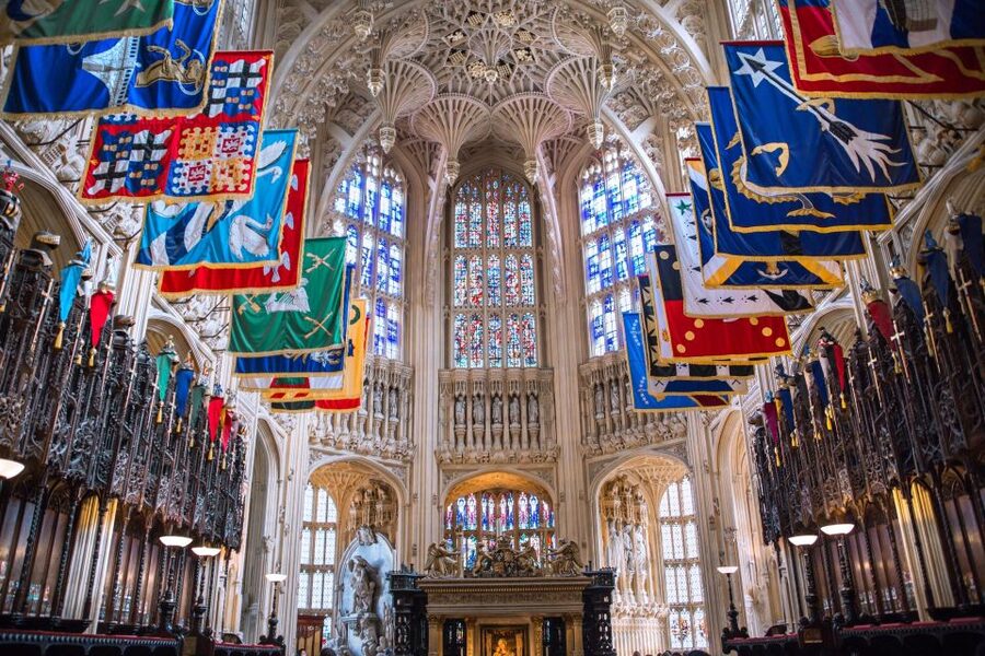 London Westminster Abbey French Tour with Fast-Track Tickets - Starting at Sir Winston Churchill Statue: your easy launch point
