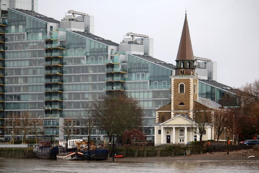 London: Westminster to Kew River Thames Cruise - Up-river scenery: Hammersmith, Barnes, and Chiswick toward Kew