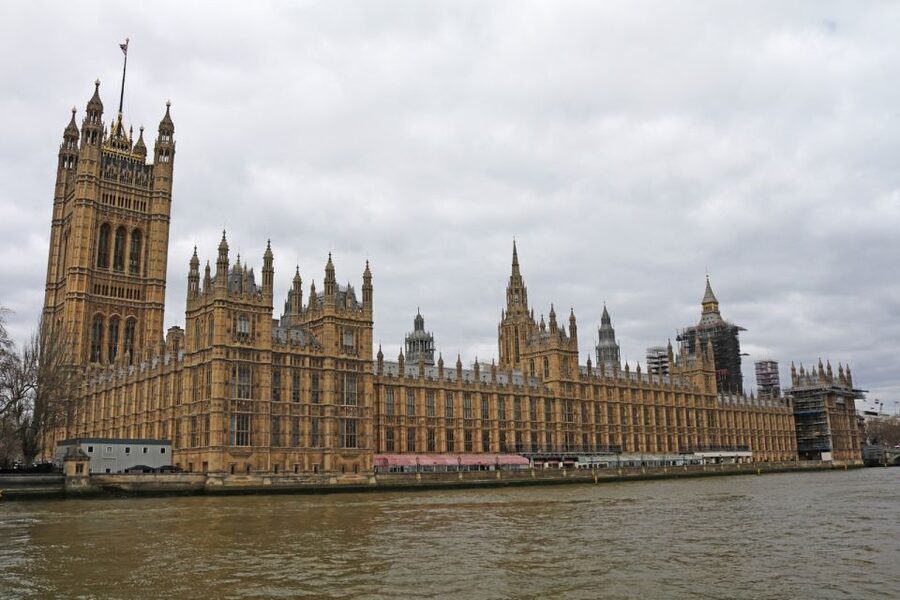 London: Westminster to Kew River Thames Cruise - Bar rules and comfort tips: how to plan what to bring