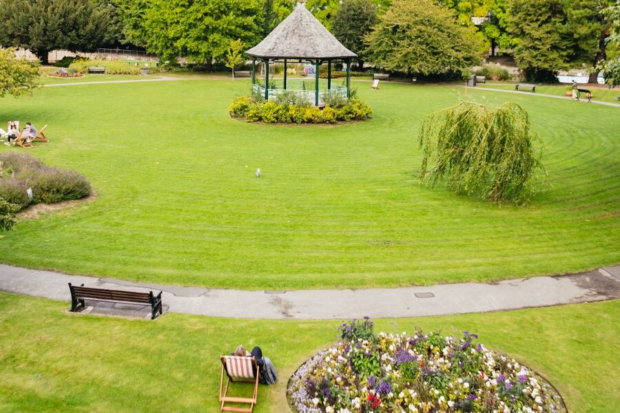 London: Windsor Castle, Stonehenge & Bath Full-Day Tour - Who Should Book This Tour, and Who Might Feel Cramped