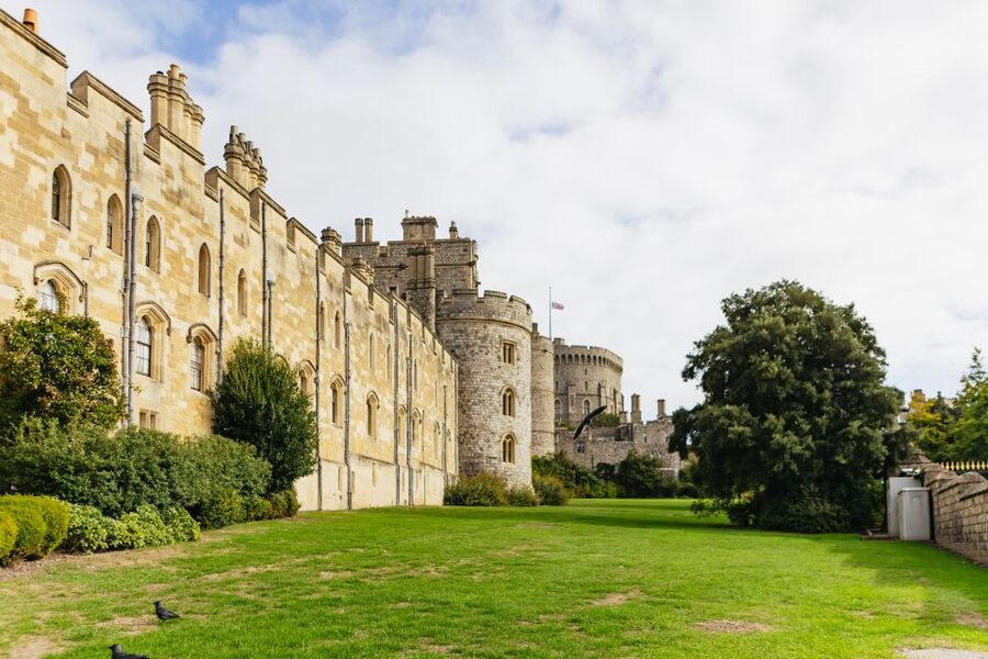 London: Windsor Castle, Stonehenge & Bath Full-Day Tour - Coach Comfort, Timing, and Why the Small-Group Setup Matters