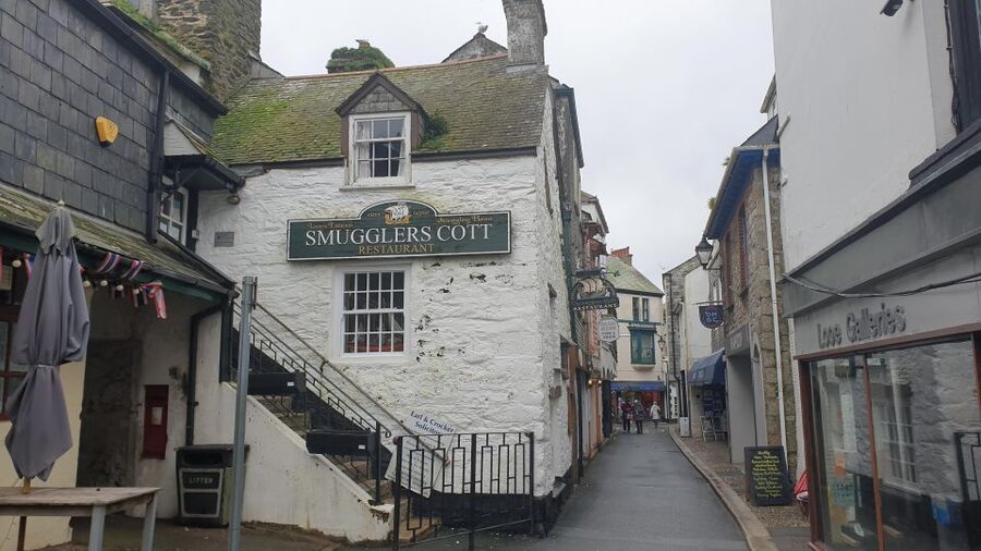 Looe: Beyond Paradise TV Locations Tour - Meeting at the Sardine Factory: getting your bearings in Looe