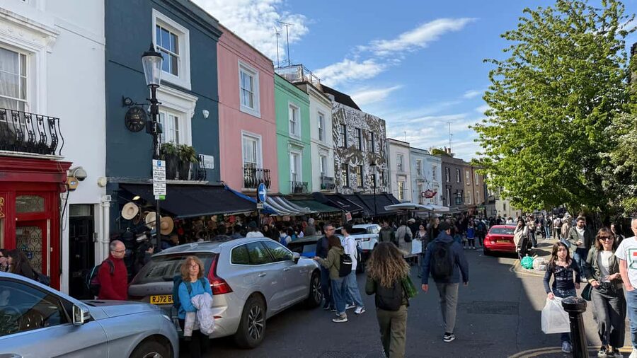 Notting Hill Walking Tour - The blue door, the Hugh Grant shop, and other film locations you can find fast