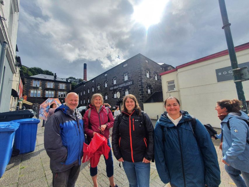 Oban: Daily Town Highlights Walking Tour (10:30am) - Finding Your Guide Outside the War and Peace Museum