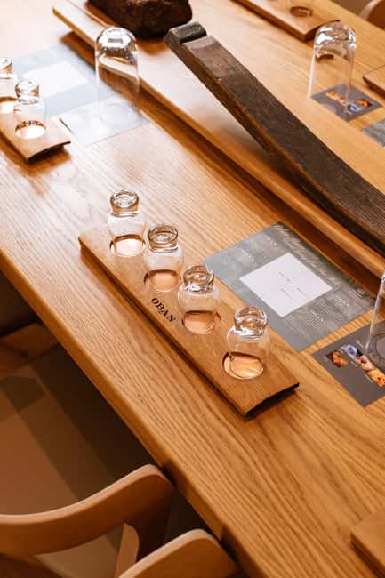 Oban: Distillery Tour with 3 Whisky Tastings - The 1-hour flow: from distillery rooms to three drams
