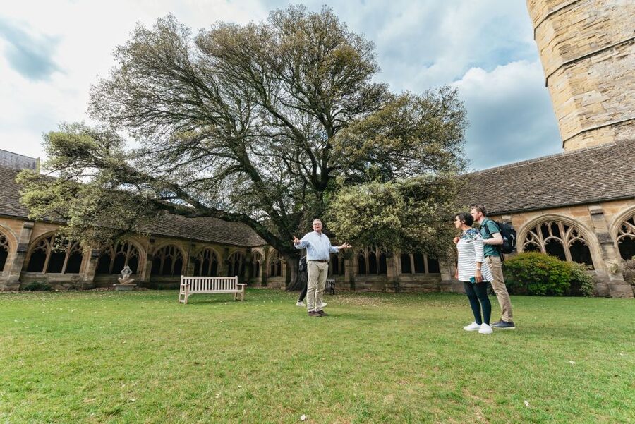 Oxford: City and University Tour, including college entry - Bodleian Library, plus why old libraries still feel alive