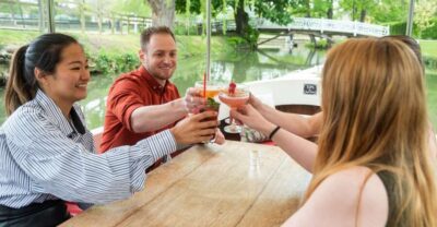 Evening Sightseeing River Cruise with a Cocktail