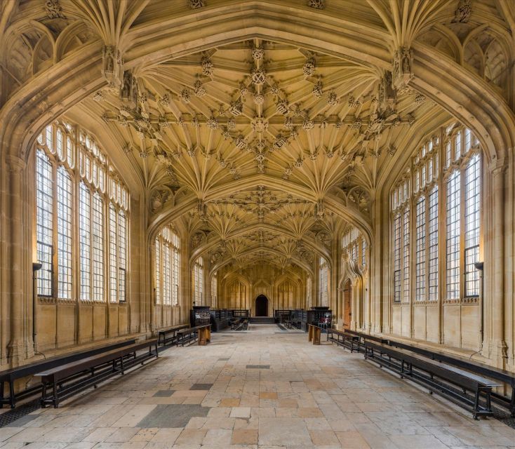 Oxford: University and City Walking Tour with Alumni Guide - Town stories that add weight: ceremonies, famous graduates, and a dark historical moment