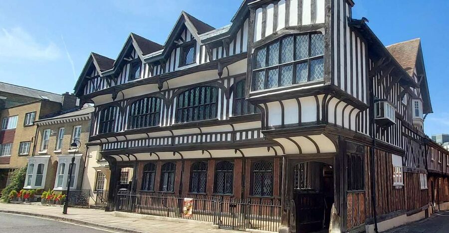 Private Southampton Walking Tour - Starting at the Bargate Lion, and setting your own pace