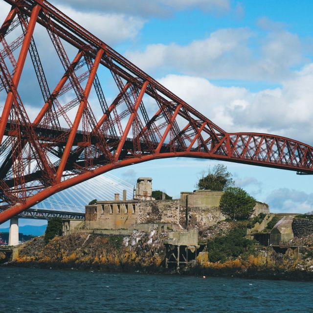 Queensferry: Sightseeing Cruise to Inchcolm Island - Wildlife on the Firth of Forth: seals, puffins, and the art of waiting