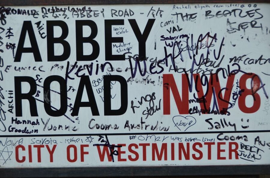 Rock ‘n Roll London Tour By London Taxi - Abbey Road to Beatles HQ: The Stops That Give You Instant Payoff
