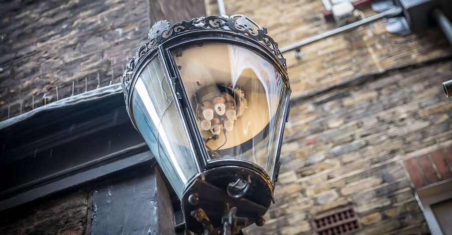 Secrets of London Walking Tour - Meeting Near King Charles I, Then Trading Main Streets for Stories