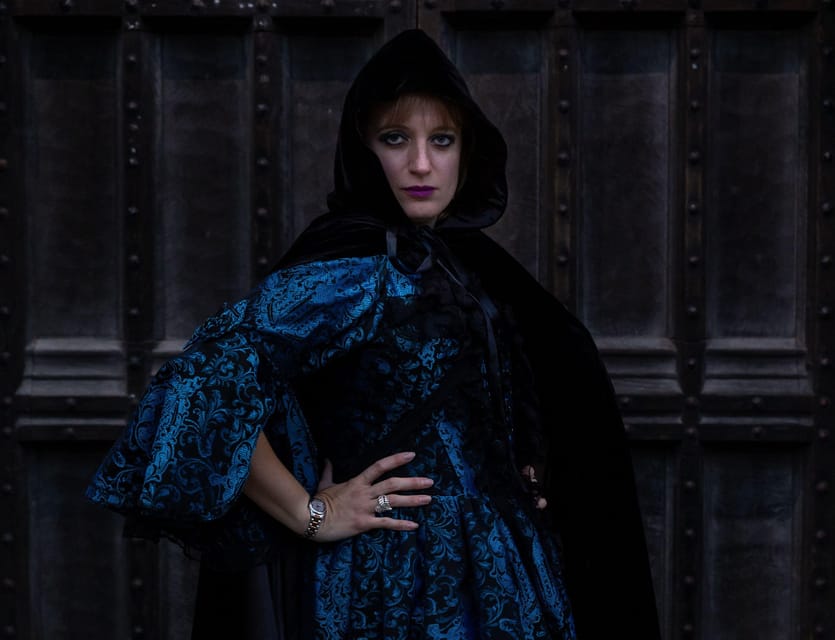 Shadows of York: Ghost Walk and Horrible History. - What happens in the first 10 minutes, and why it sets the tone