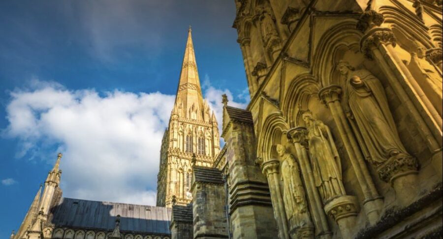 Southampton: Transport to London with 3 Sightseeing Stops - Salisbury Cathedral and Magna Carta, with a guide you’ll want