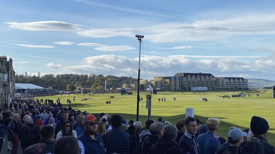 St Andrews: Golf Origins and Old Course History Tour - Jigger Inn finish: refreshments with views toward 17th fairway