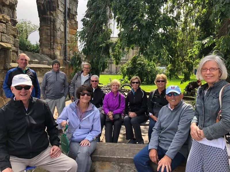 St Andrews: Top Sights Guided Walking Tour - Starting at Martyr’s Memorial, getting your bearings fast