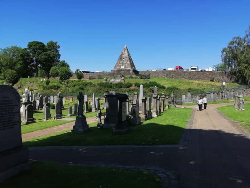 Stirling: Daily Guided Walking Tour with a Local Guide - Broad Street and the Tolbooth: where daily life met power