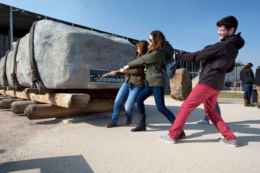 Stonehenge & Bath: Full-Day Coach Tour from London - How the guide and audio keep a busy day from feeling chaotic