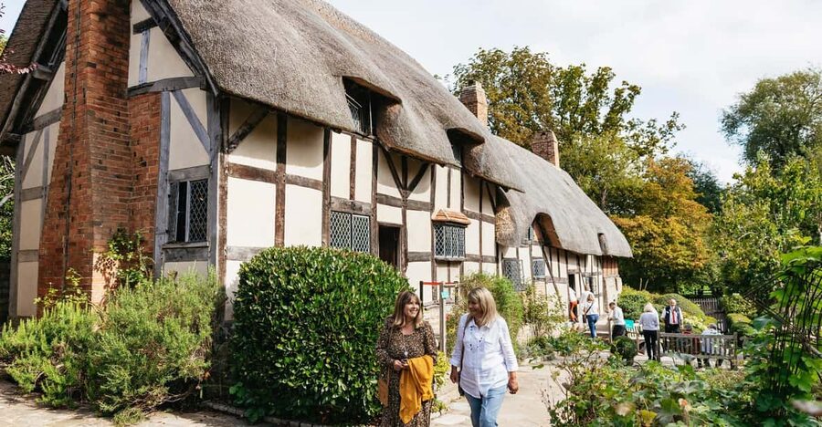 Stratford-upon-Avon: Anne Hathaway's Cottage Entry ticket - Voucher Check-In at the Visitor Reception: getting inside smoothly