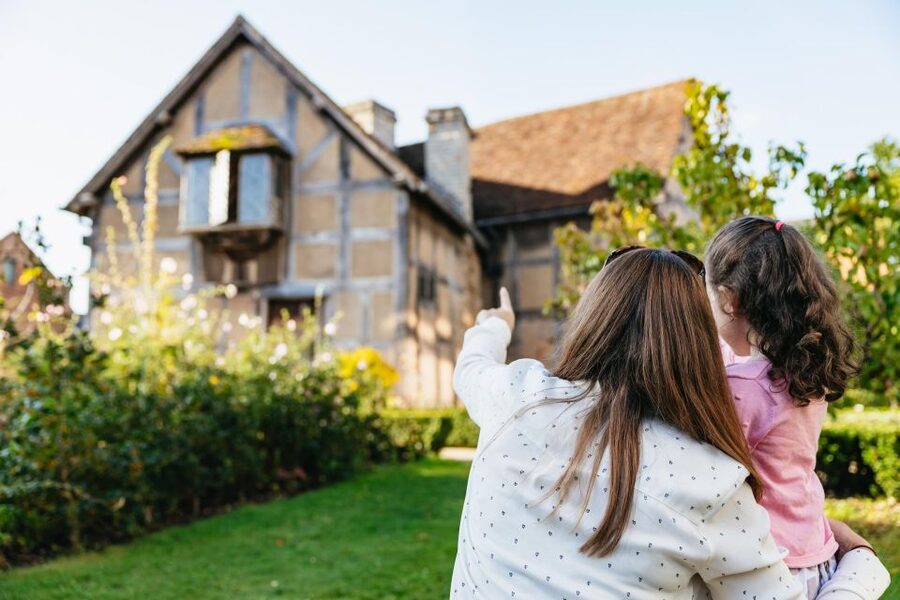 Stratford-upon-Avon: Shakespeare's Birthplace Ticket - Beyond Words: the setup that makes the house click