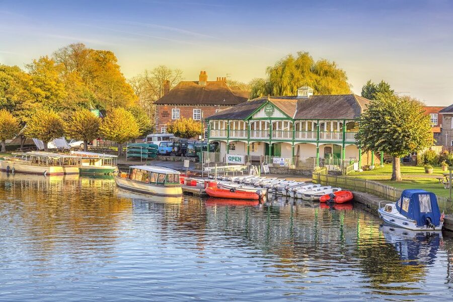Stratford-Upon-Avon: The Famous Walk Talk Show - Market Cross and Rother Street: getting your bearings fast