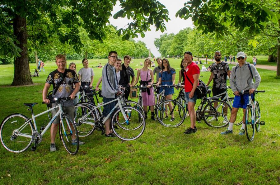 The London "Big Six" and a Pub. 5.5 hour tour - Kensington Gardens and Hyde Park to Buckingham Palace