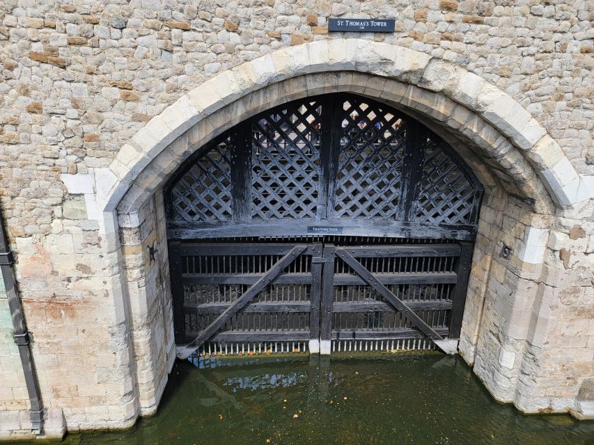 Tower of London: Early Access with Crown Jewels & Beefeaters - Early Access at the Tower of London, Where Time Actually Matters