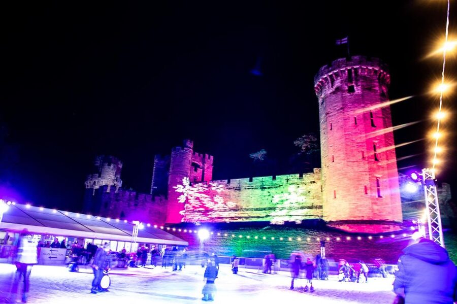 Warwick: Entry Ticket for Warwick Castle - Birds of Prey Flying Display, Loud, Fast, and Unmissable