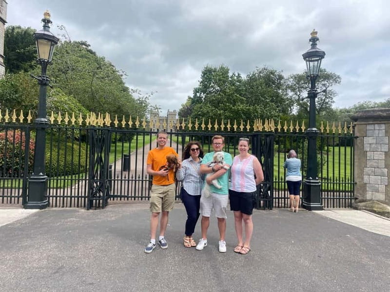 Windsor Town Daily Walking Tour (11am & 2pm) - Soldier’s Statue and The Two Brewers: where everyday Windsor and tradition meet