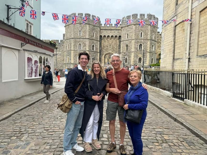 Windsor Town Daily Walking Tour (11am & 2pm) - King George III on horseback and the feeling of scale