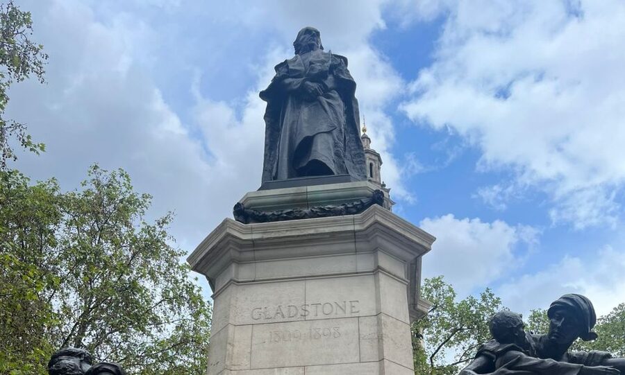 Woolf & Dickens: London Literary Tour & Writing Workshop - Where You Start at Waterloo Bridge (And Why It Matters)