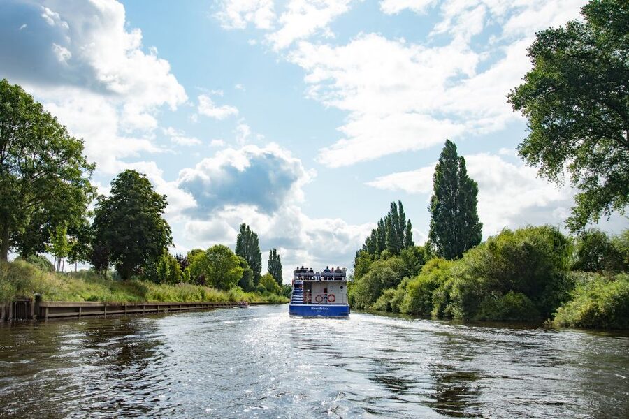 York: Daytime Sightseeing Boat Cruise with Live Commentary - What You Actually See: York’s Riverside Landmarks in Motion